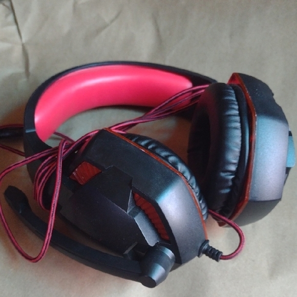 PBX ProBlack and Red Gaming Headset - Picture 1 of 3